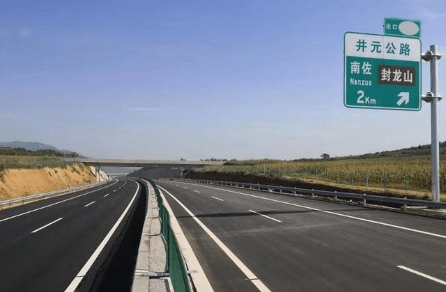 元氏县公路加宽工程，地方发展的强劲推动力