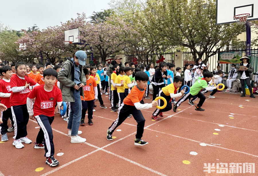 陈英最新柔力球教学，小巷深处的运动乐园之道